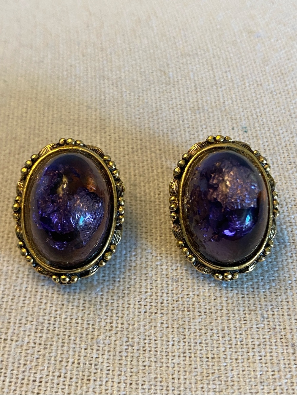 Vintage Purple Art Glass Cabochon Gold Tone Clip-On Earrings 2.2 cm